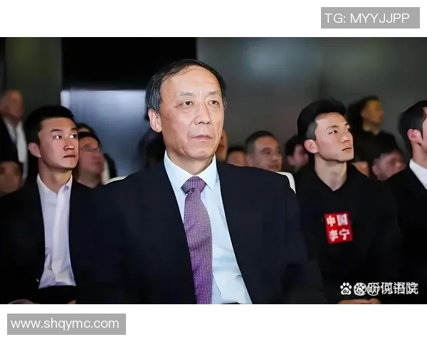 中国足球明星因违规行为遭到处罚引发广泛关注和讨论